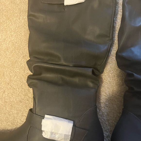 Boots - Picture 5 of 12